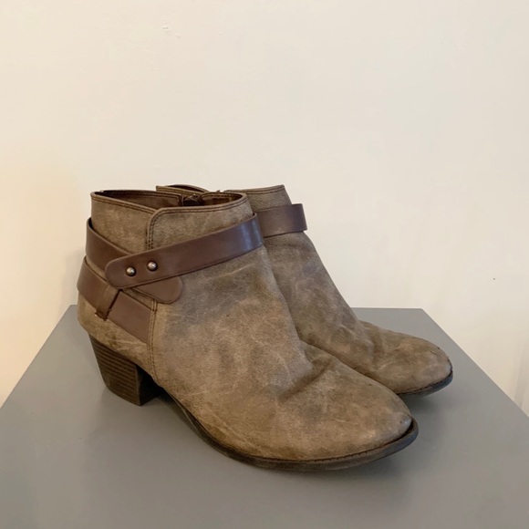 Tan Ankle Boots with Brown Buckle Design - Picture 2 of 6